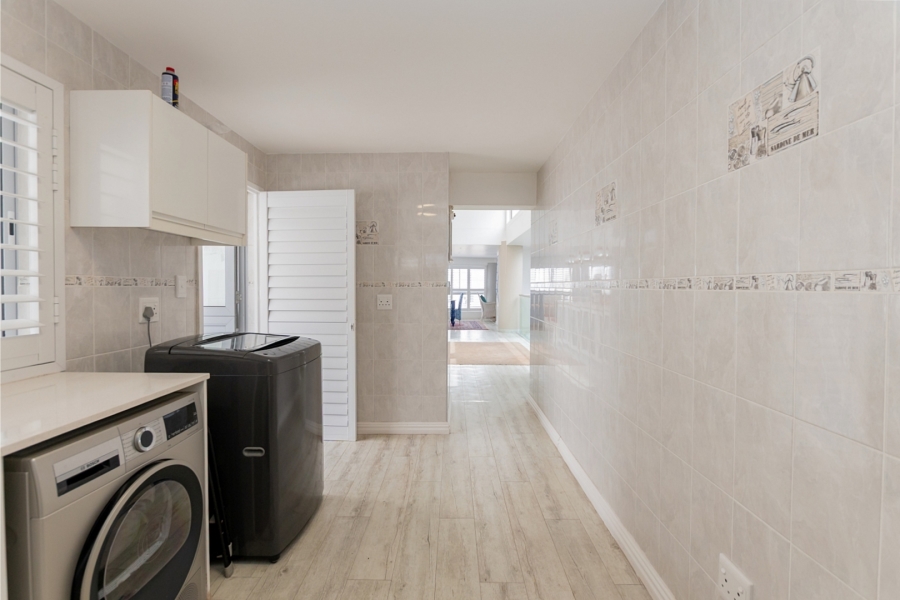 4 Bedroom Property for Sale in Paradise Beach Western Cape